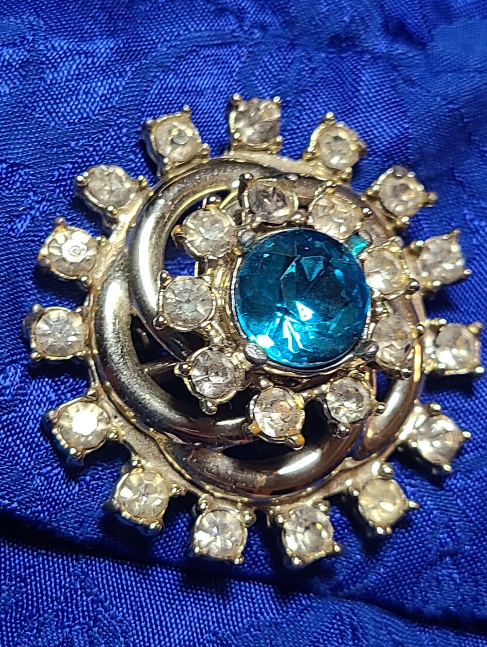 Blue Rhinestone Sunburst Brooch - Picture 17 of 17